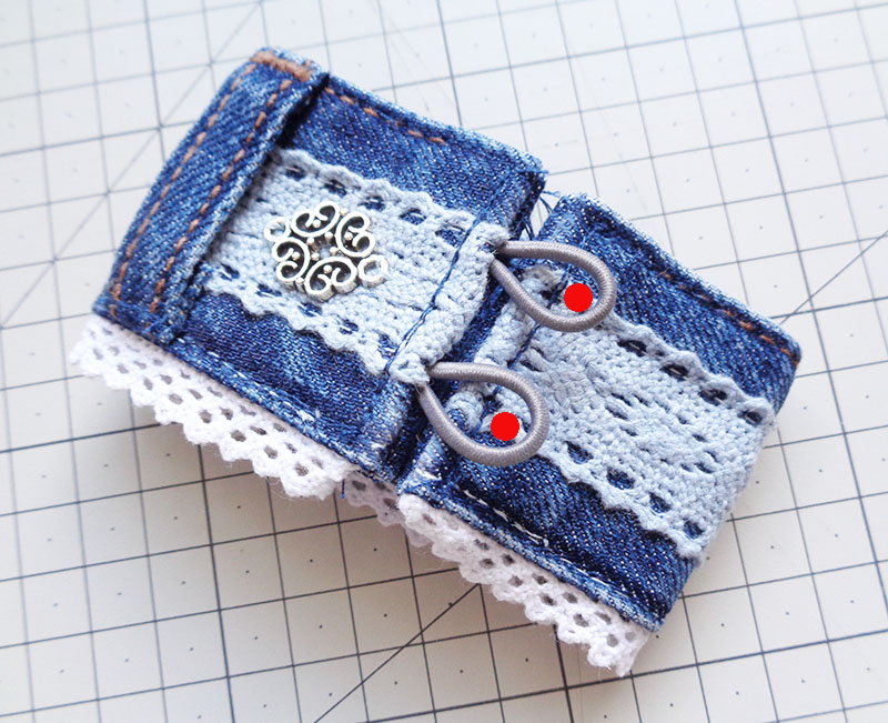 Denim bracelet with buttons